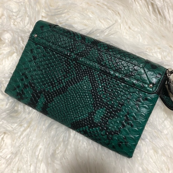 Coach Green Swagger Clutch - Picture 2 of 7